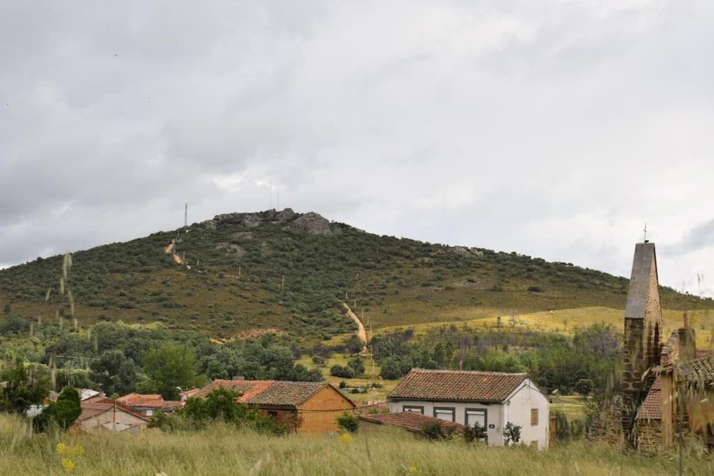 Casa Rural Tozolosolobos Otero de Bodas Bagian luar foto